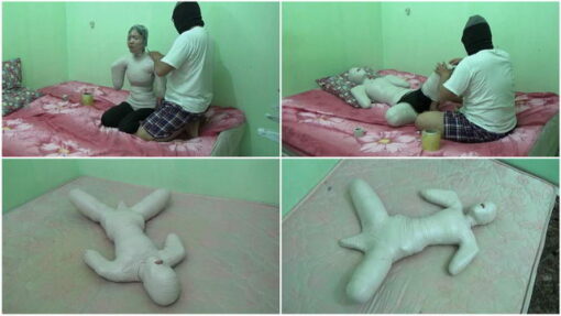 [RM034] A beautiful girl wrapped in a seductive frogtied pose