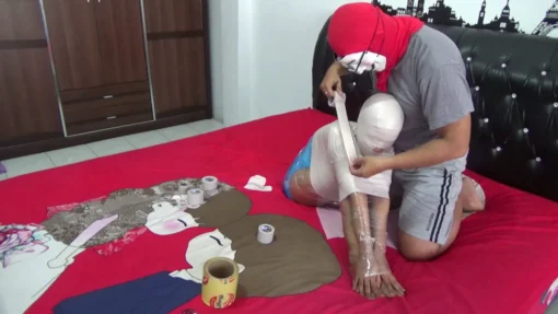 [RM073] This Helpless Girl Was Wrapped In A Difficult Pose And Made It Difficult For This Girl To Move - Image 3