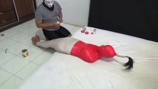 [RM076] Beautiful girl is helpless in red and white package when given vibrator stimulation - Image 5
