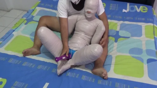 [RM079] Beautiful girl frogtied in mummification style and given vibrator stimulation - Image 6