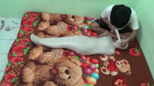 [RM105] The first time it was wrapped, this girl immediately got breathplay torture - Image 6