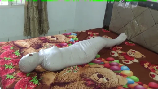 [RM117] Beautiful girl for the first time experience how to be a living mummy - Image 7