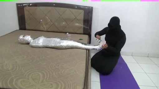 [RM119] A beautiful girl 150 cm tall the mummification with 2 layers of duct tape - Image 6