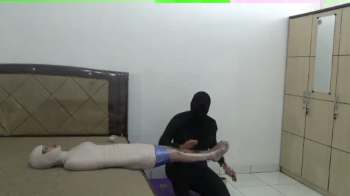 [RM119] A beautiful girl 150 cm tall the mummification with 2 layers of duct tape - Image 3
