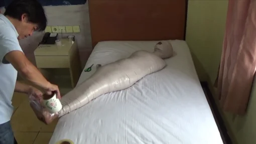 [RM120] Cocoa-Soft Collaboration: 150 cm girl is mummified and is subjected to breathplay torture - Image 5