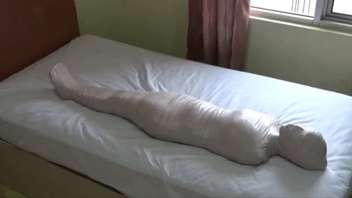 [RM120] Cocoa-Soft Collaboration: 150 cm girl is mummified and is subjected to breathplay torture - Image 6
