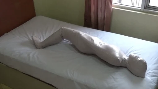 [RM120] Cocoa-Soft Collaboration: 150 cm girl is mummified and is subjected to breathplay torture - Image 4