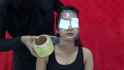 [RM128] CloseUp : head and palms wrapped, this girl is not breathing - Image 2