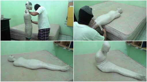 [RM035] The girl in the swimsuit is wrapped into the room