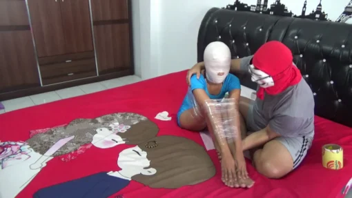 [RM073] This Helpless Girl Was Wrapped In A Difficult Pose And Made It Difficult For This Girl To Move - Image 2