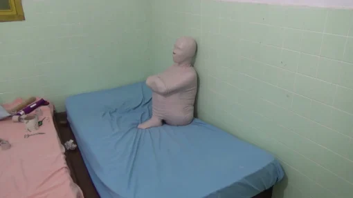 [RM125] A 150cm cute girl was wrapped tightly in an uncomfortable position - Image 7
