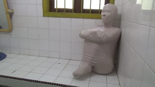 [RM125] A 150cm cute girl was wrapped tightly in an uncomfortable position - Image 8