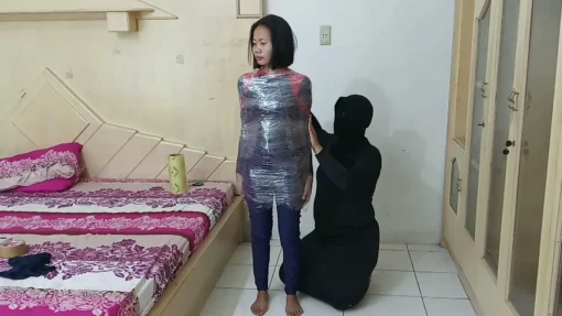 [RM149] A girl was mummified so tight it was up to 6 layers and made her body stiff - Image 2