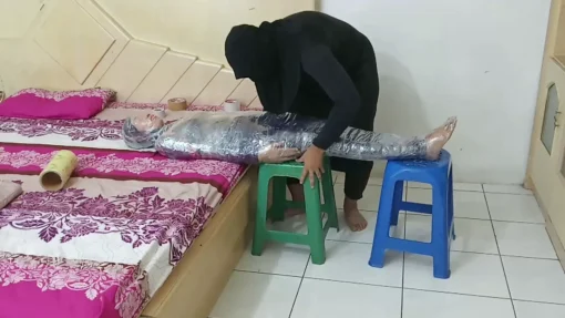 [RM149] A girl was mummified so tight it was up to 6 layers and made her body stiff - Image 4